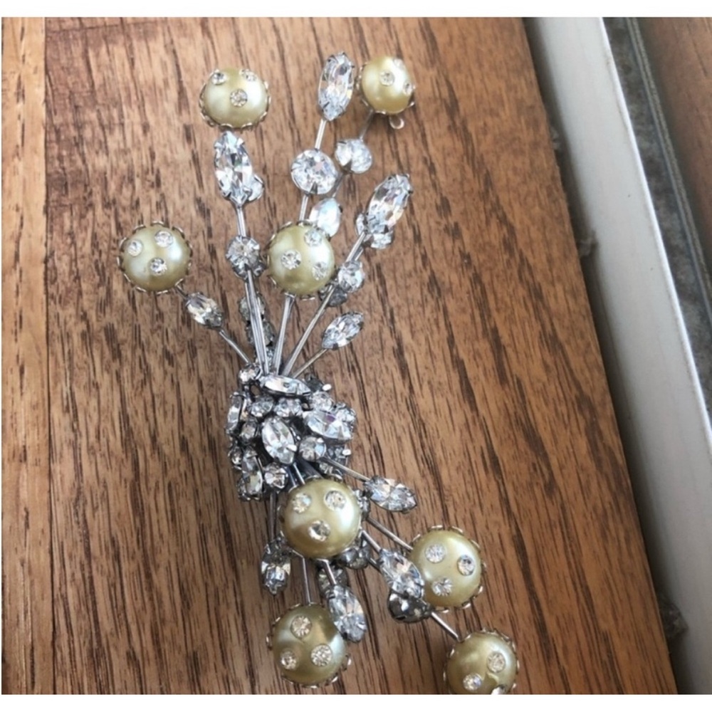 Extraordinary vintage rhinestone and pearl vintage art deco inspired pin stunner